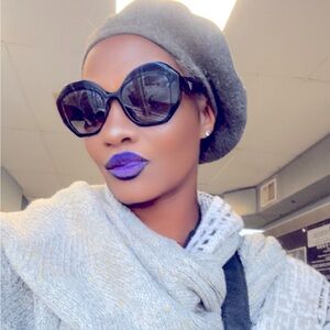 Meet your Posher, Larita